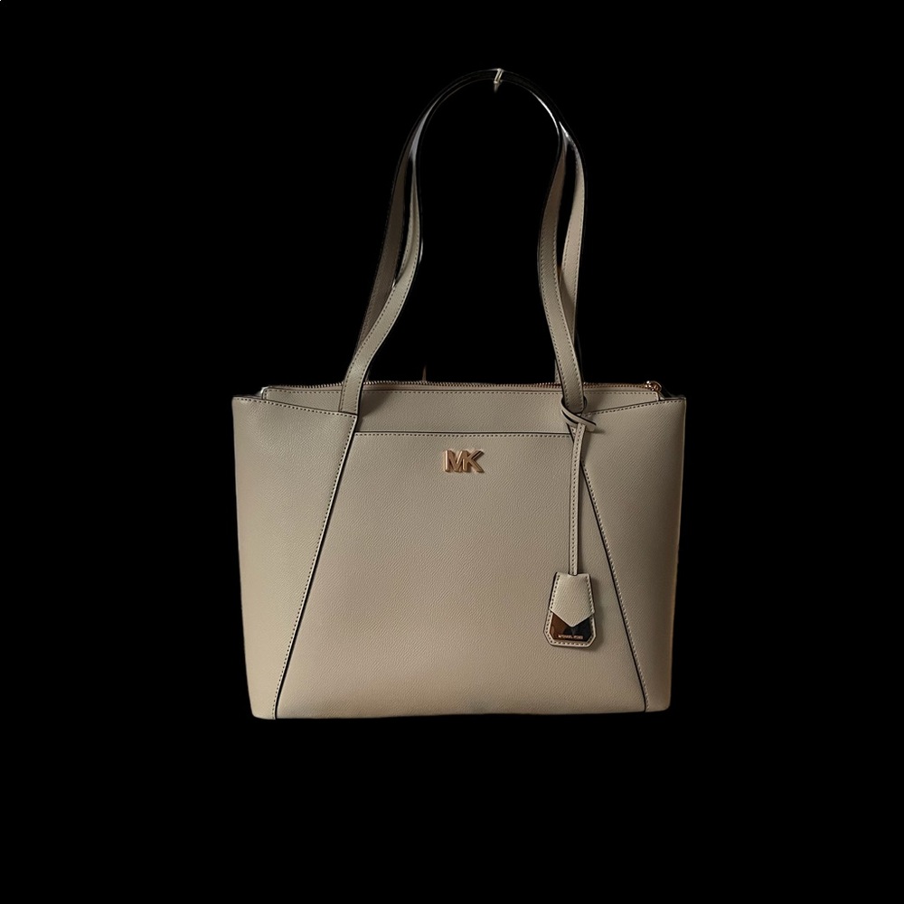 Michael Kors tote, NEW with tags. It is soft pink with rose gold hardware.